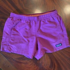 Patagonia girls purple baggie shorts Sz L